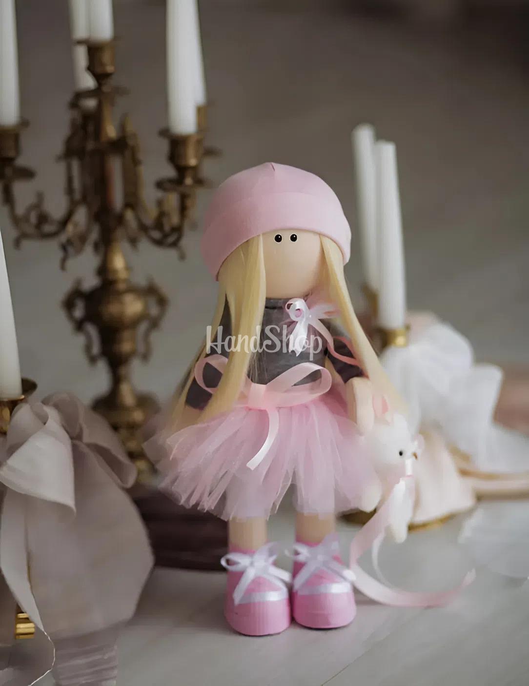 Дитяча інтер’єрна ігрова лялька блондинка з іграшкою Дитяча інтер’єрна ігрова лялька блондинка з іграшкою