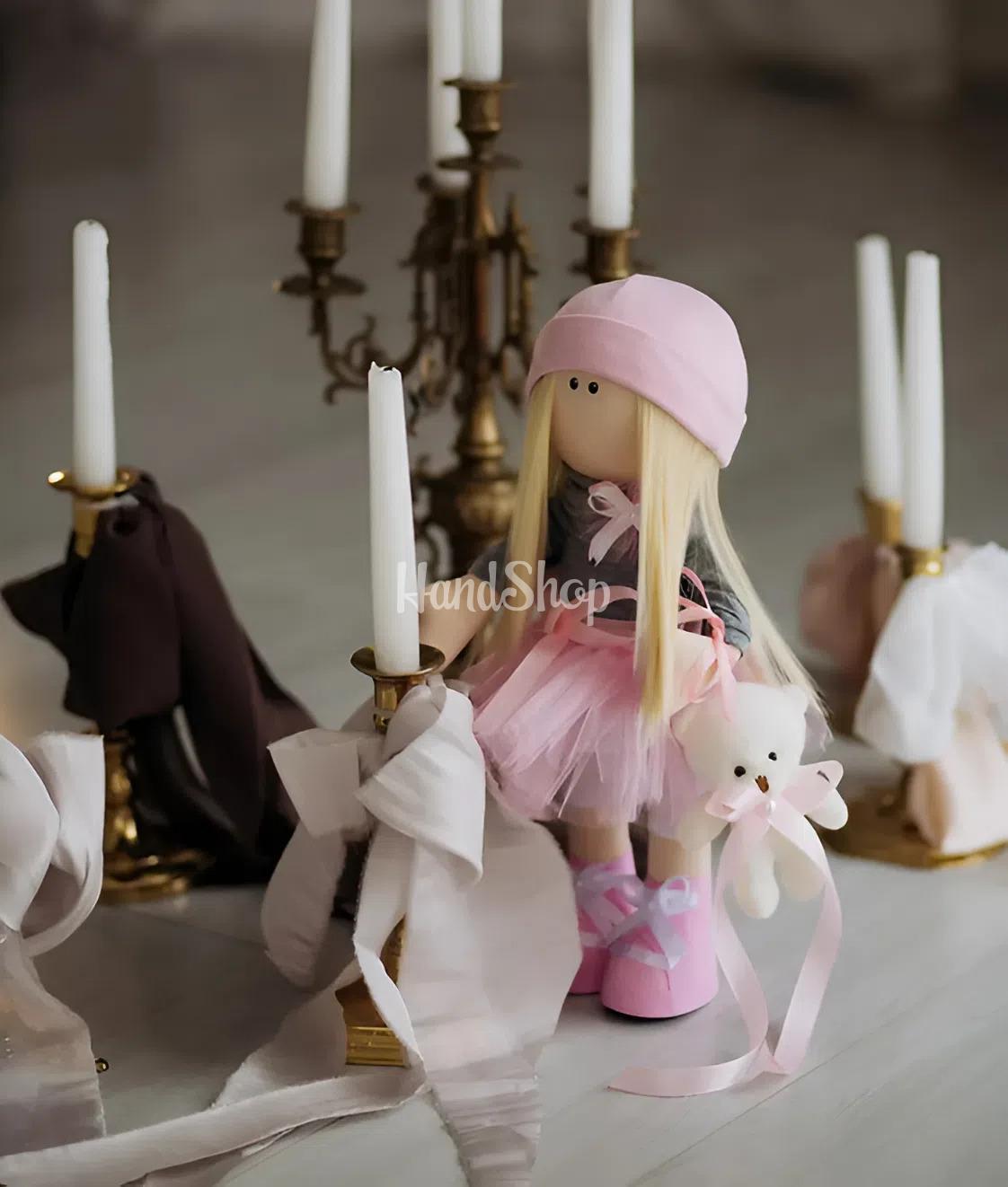 Дитяча інтер’єрна ігрова лялька блондинка з іграшкою Дитяча інтер’єрна ігрова лялька блондинка з іграшкою