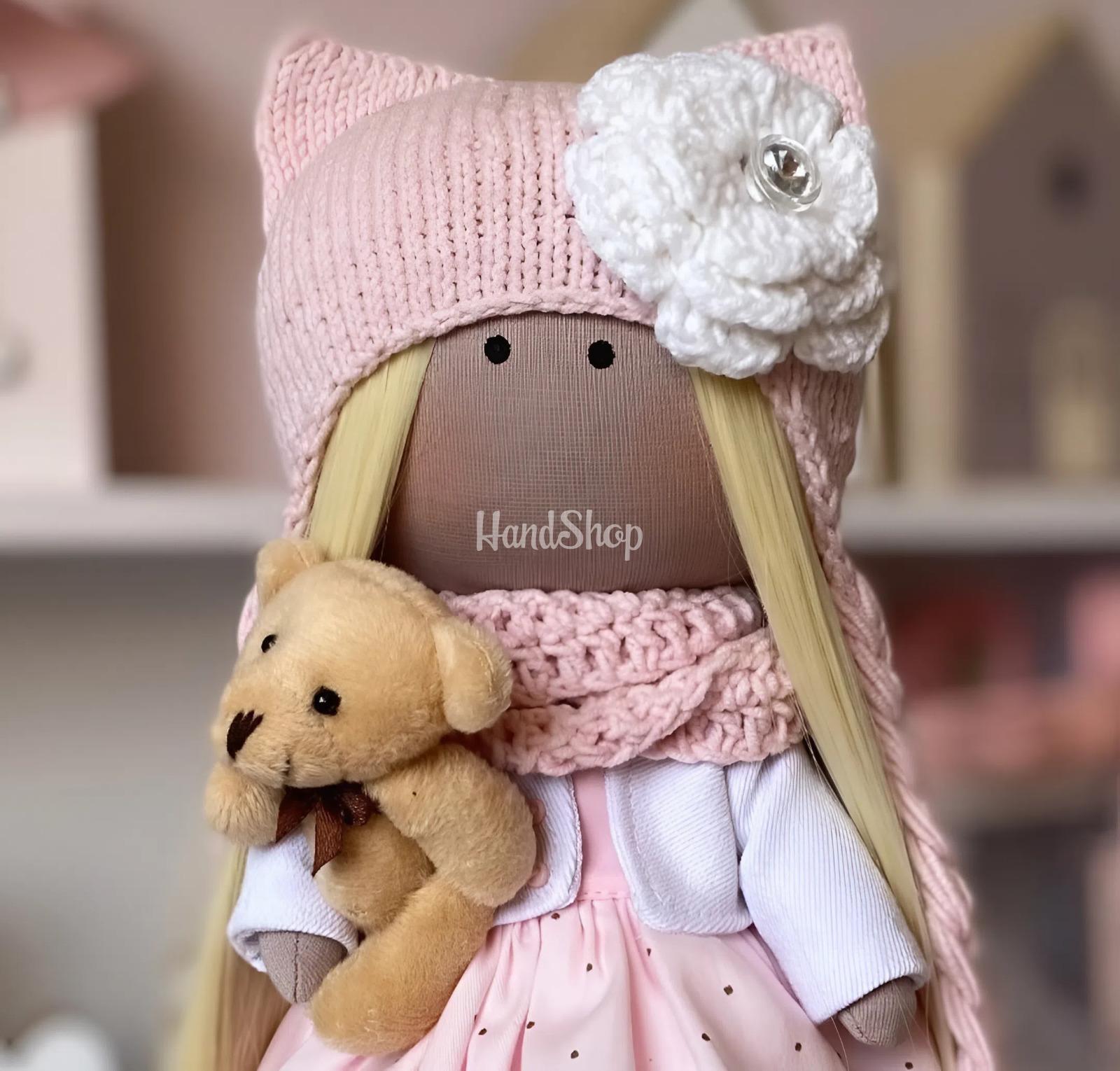 Лялька шапочка котик з довгим волоссям у рожевій сукні Лялька шапочка котик з довгим волоссям у рожевій сукні