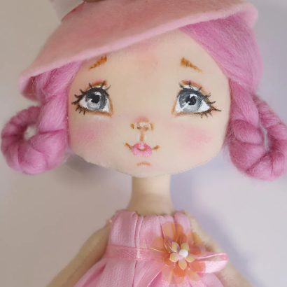 Відьмочка інтер’єрна лялька з рожевим волоссям