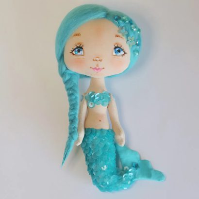 Сувенірна лялька русалонька з довгим волоссям косою