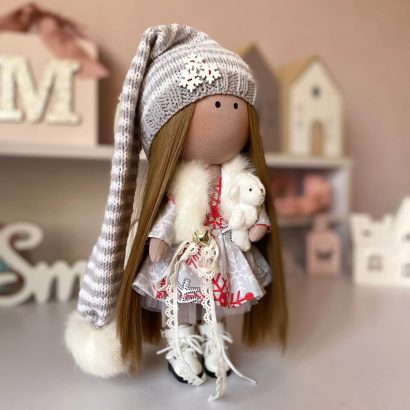 Ігрова лялька текстильна новорічна в шапочці ковпачку