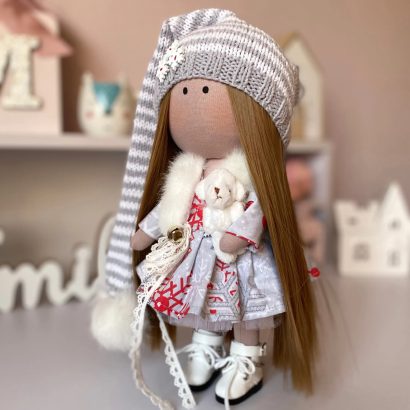 Ігрова лялька текстильна новорічна в шапочці ковпачку