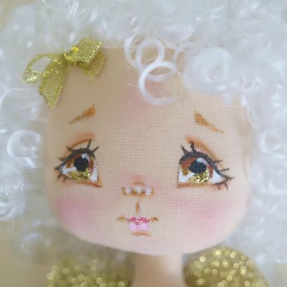 Сувенірна лялька білявка з кудрявим волоссям ангелик