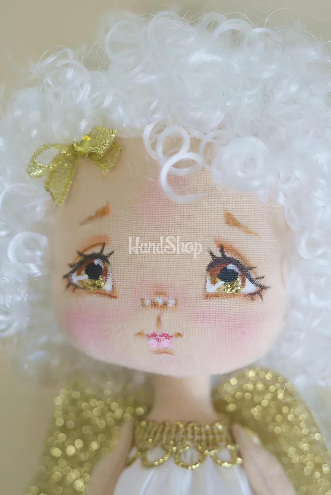 Сувенірна лялька білявка з кудрявим волоссям ангелик Сувенірна лялька білявка з кудрявим волоссям ангелик