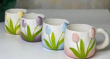 Сувенірні жіночі великі чашки з квіткою тюльпану: елегантність, яка приносить радість кожному чаюванню