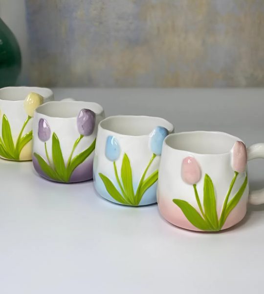 Велика чашка біла керамічна з квітами тюльпани (на вибір!)