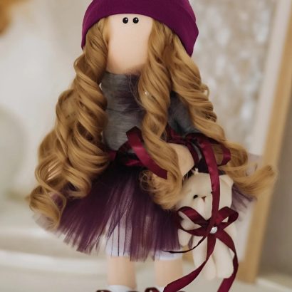 Сувенірна лялька тільда з кудрявим довгим волоссям з квітами