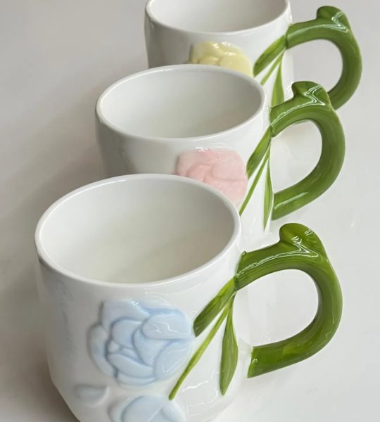 Велика чашка біла керамічна з квітами піони (на вибір!)