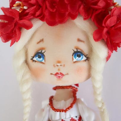 Маленька сувенірна лялька текстильна українка з обідком