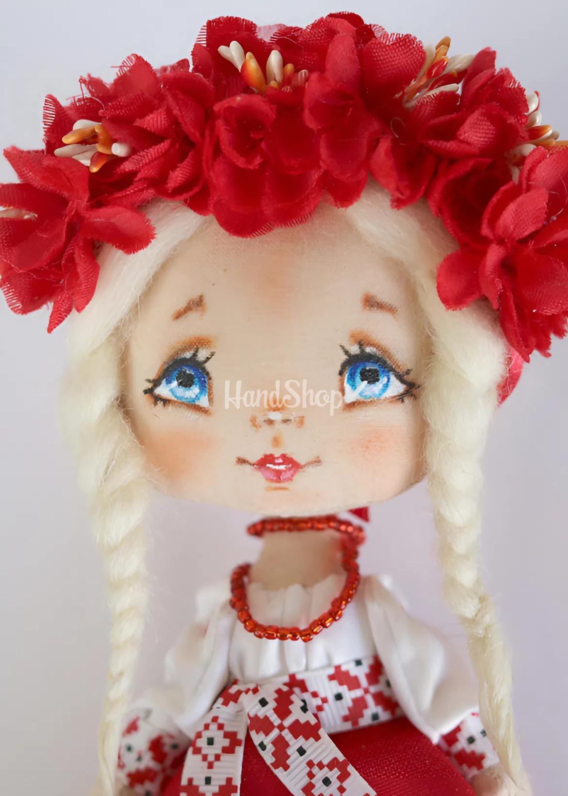 Маленька сувенірна лялька текстильна українка з обідком Маленька сувенірна лялька текстильна українка з обідком