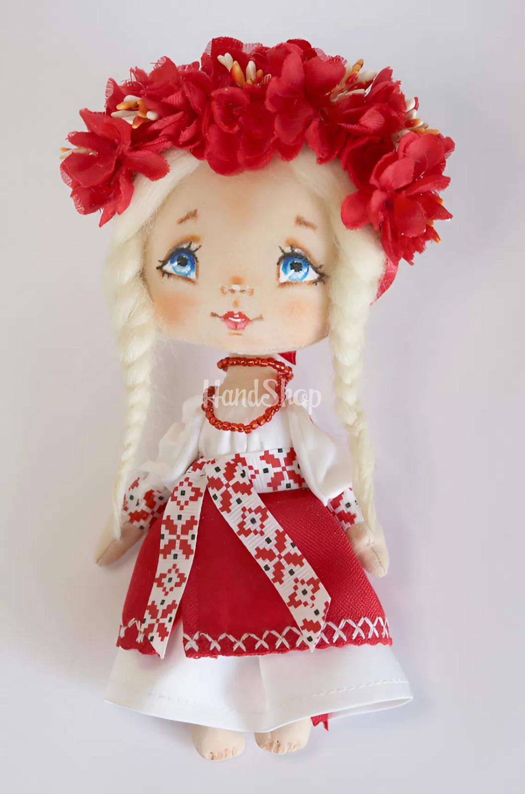 Маленька сувенірна лялька текстильна українка з обідком Маленька сувенірна лялька текстильна українка з обідком