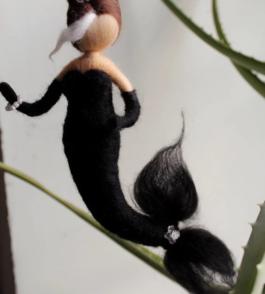 Сувенірна лялька підвіска русалонька lady in black