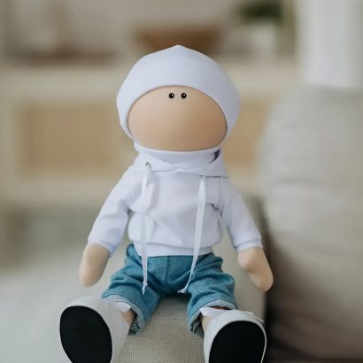 Сувенірна авторська інтер'єрна лялька хлопець в джинсах