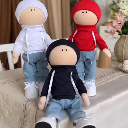 Сувенірна авторська інтер'єрна лялька хлопець в джинсах