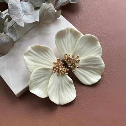 Стильні великі сережки квітка половинки глина бежеві