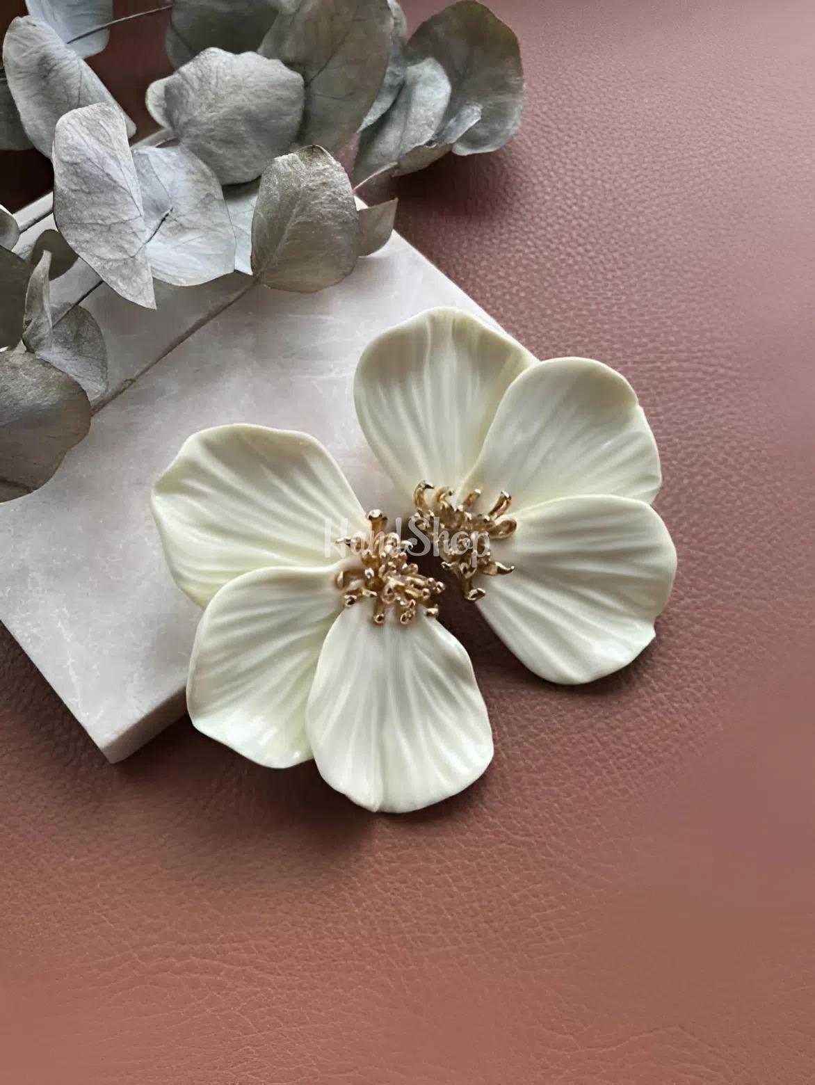 Стильні великі сережки квітка половинки глина бежеві Стильні великі сережки квітка половинки глина бежеві