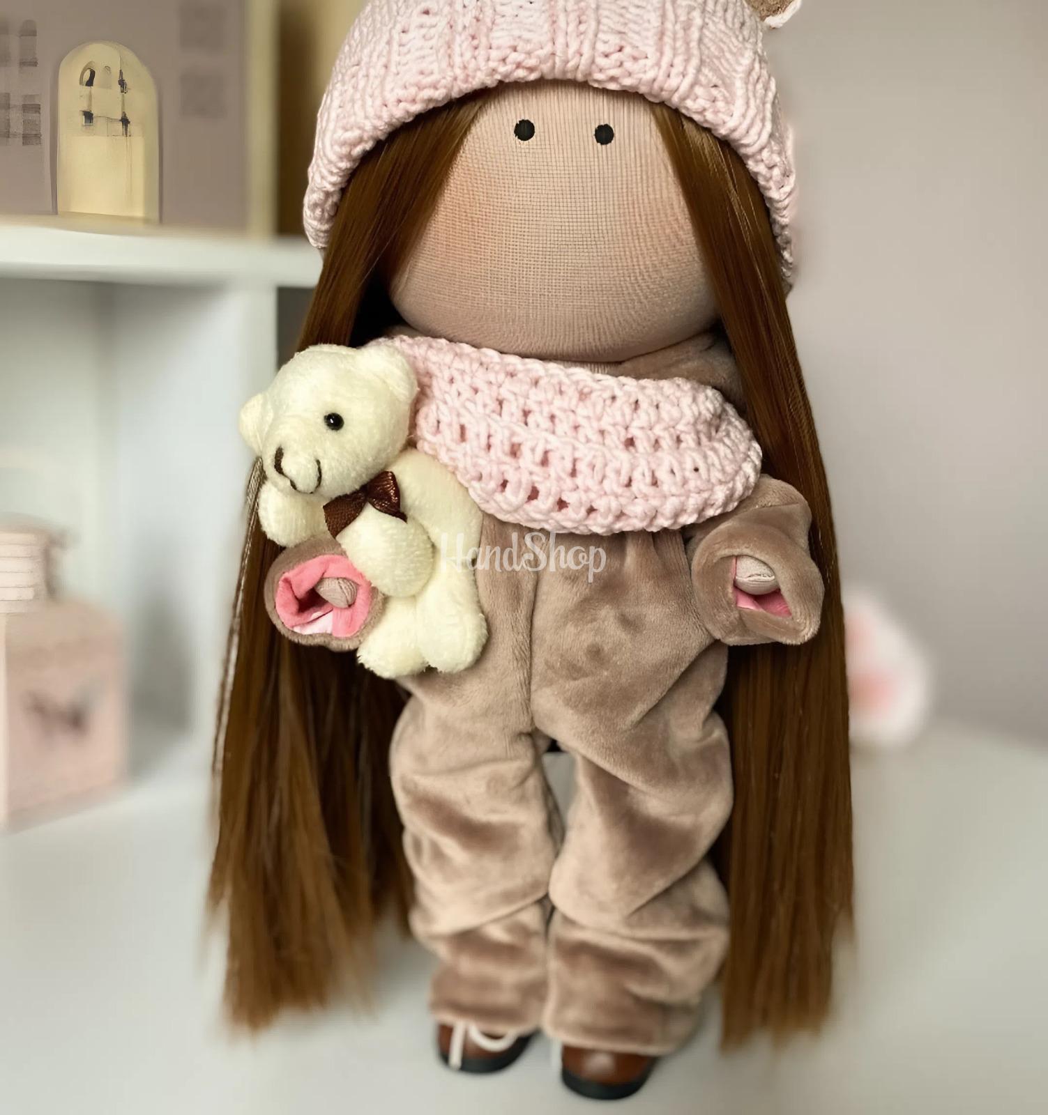 Ігрова лялька текстильна в комбінезоні, шапочці ведмедик Ігрова лялька текстильна в комбінезоні, шапочці ведмедик