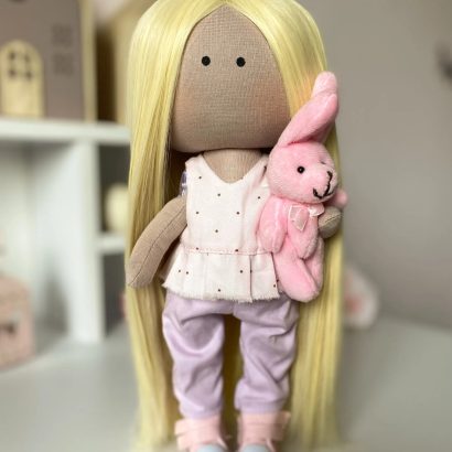 Сувенірна ігрова лялька текстильна з рожевим зайчиком