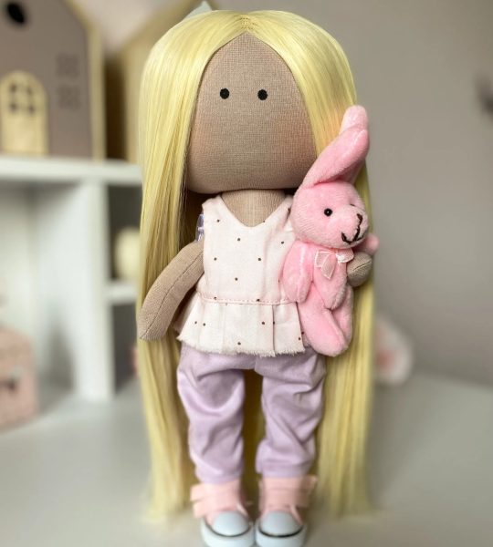 Сувенірна ігрова лялька текстильна з рожевим зайчиком