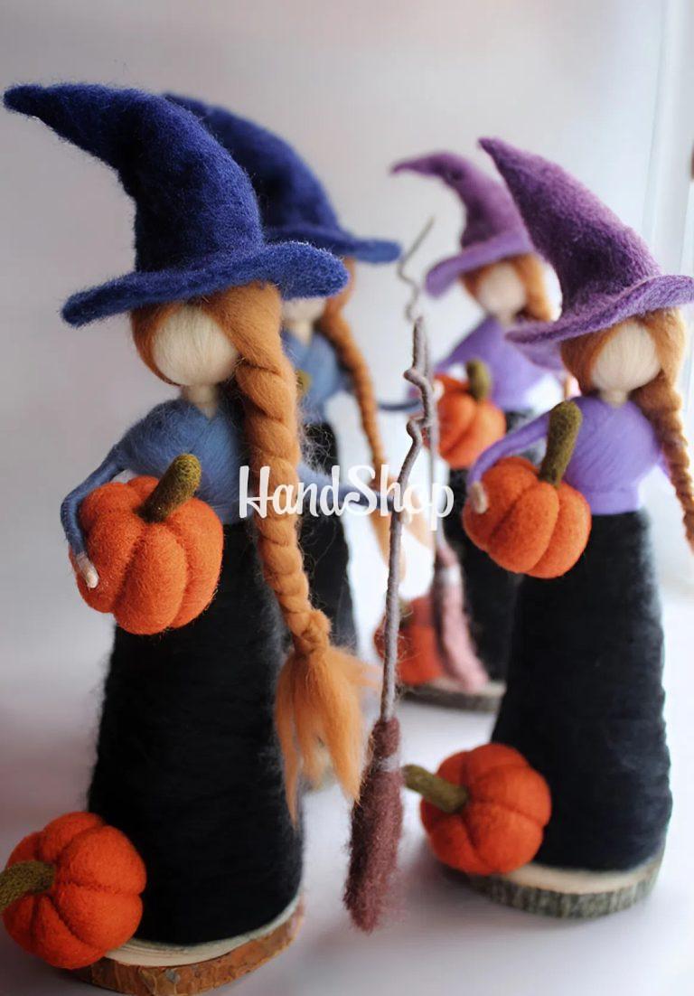 Лялька відьма оберіг на дерев’яній підставці Halloween — фото 3