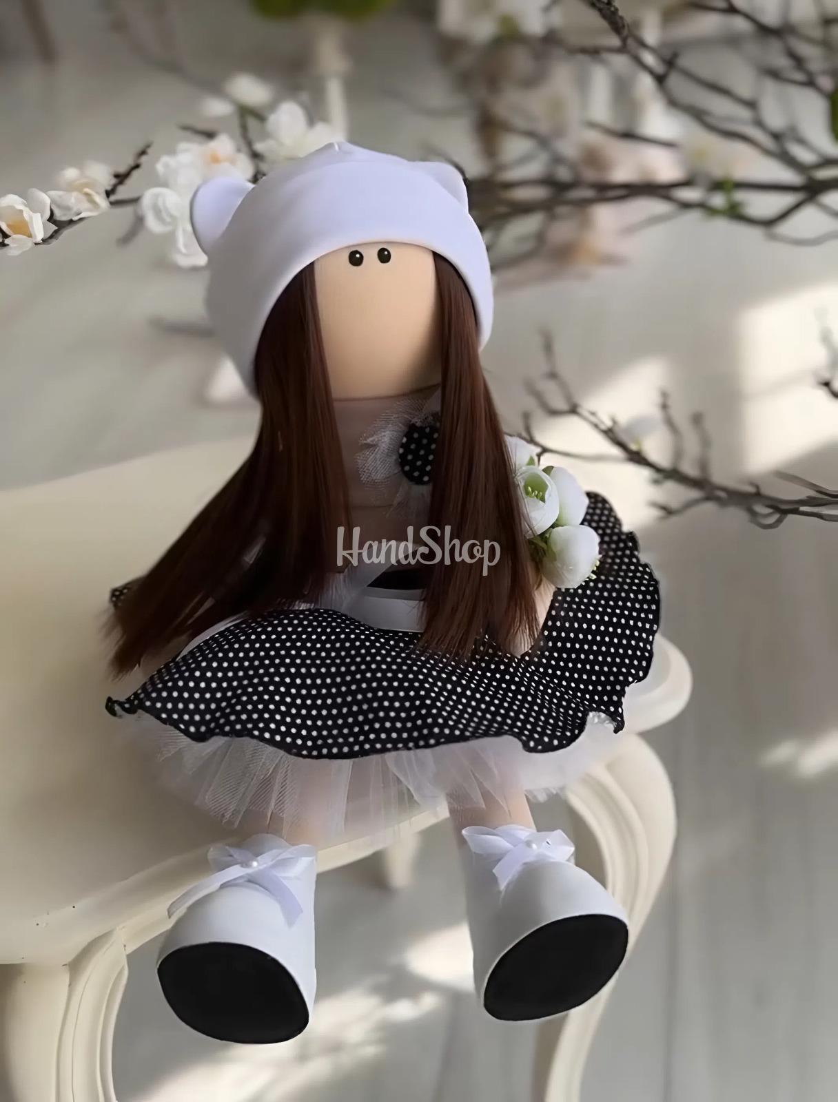 Інтер’єрна лялька текстильна сувенірна вчителька з квітами Інтер’єрна лялька текстильна сувенірна вчителька з квітами