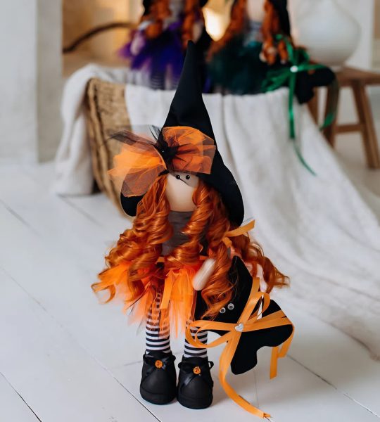 Лялька відьма кучерява руда в ковпаку з котиком Halloween
