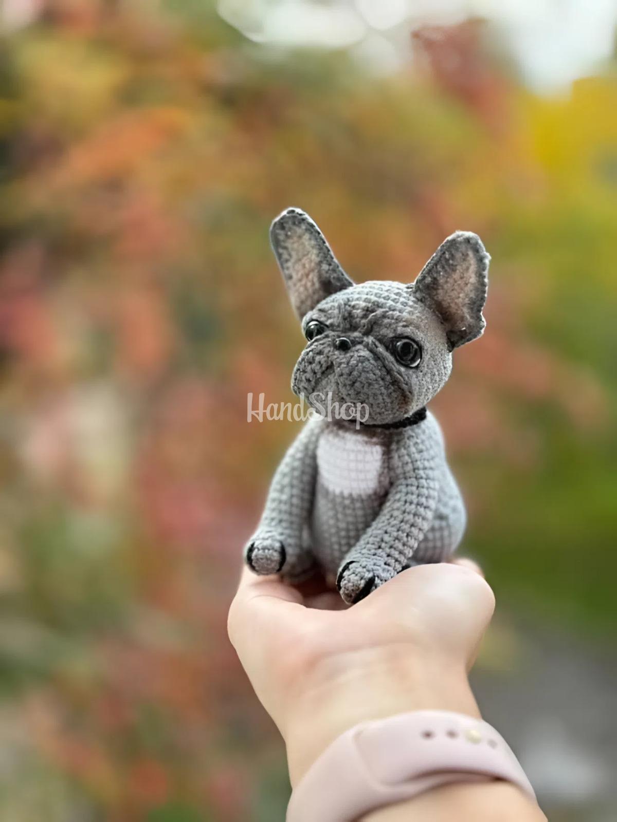 Авторська іграшка в’язаний пес сірий французький бульдог Авторська іграшка в’язаний пес сірий французький бульдог