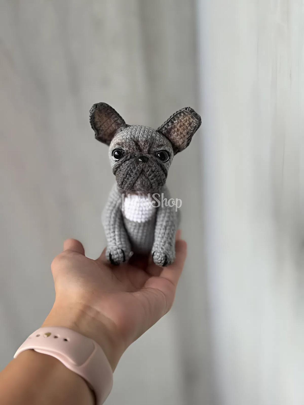 Авторська іграшка в’язаний пес сірий французький бульдог Авторська іграшка в’язаний пес сірий французький бульдог