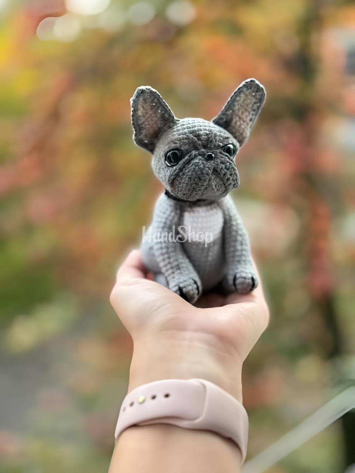 Авторська іграшка в’язаний пес сірий французький бульдог Авторська іграшка в’язаний пес сірий французький бульдог