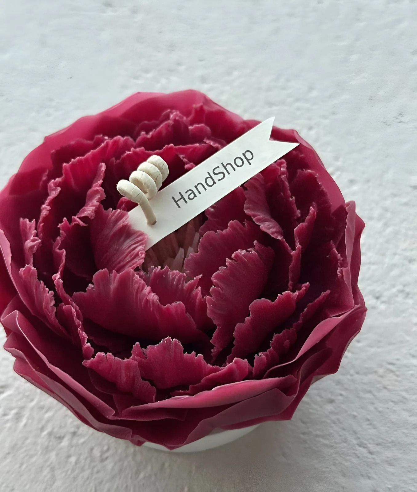 Осіння квітка троянда для тепла: бордова свічка з бджолиного воску на підставці, яка подарує вам затишок