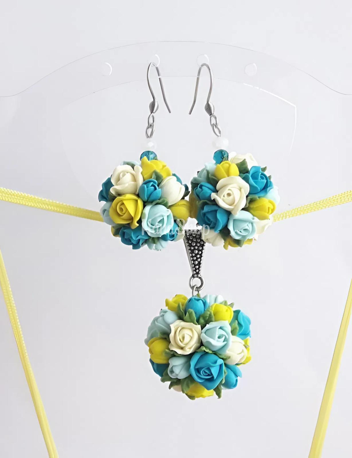 Прикраси зі глини сережки та кулон трояндочки Ukraine Прикраси зі глини сережки та кулон трояндочки Ukraine