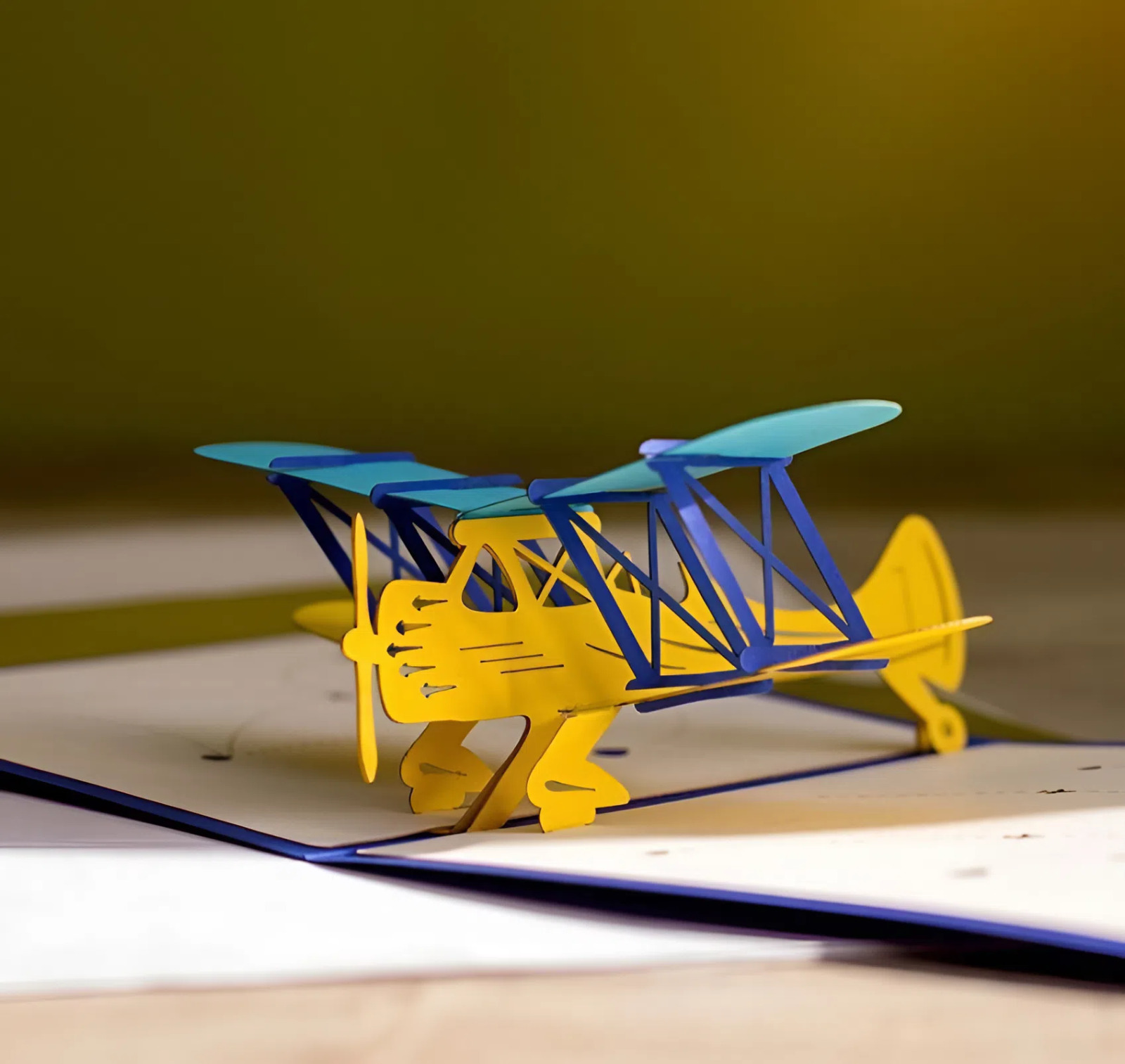 Мрія в небі: авторська унікальна 3d листівка літака для пам'ятного подарунка вашим найближчим