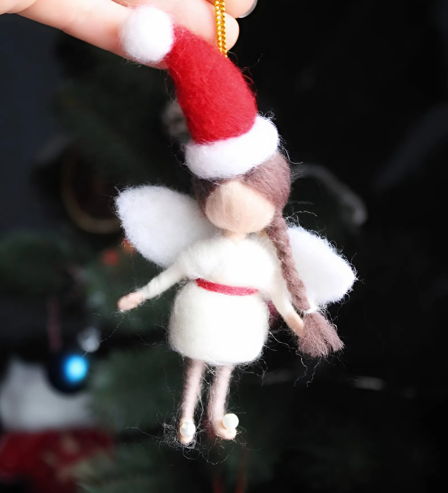 Новорічна магія в кожній деталі: валяна лялька підвіска ангелик Санта ручної роботи для вашої ялинки