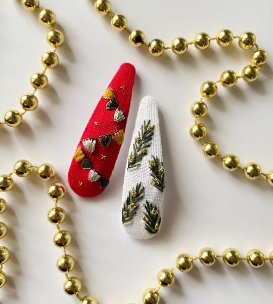 Різдвяні заколки прапорці гілочки сосни, вишивка 2 шт!