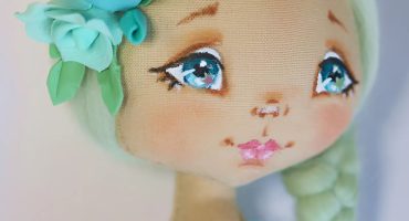 Казкова міні-лялька русалка з розкішним хвостом з паєток - ідеальний подарунок для маленьких мрійниць