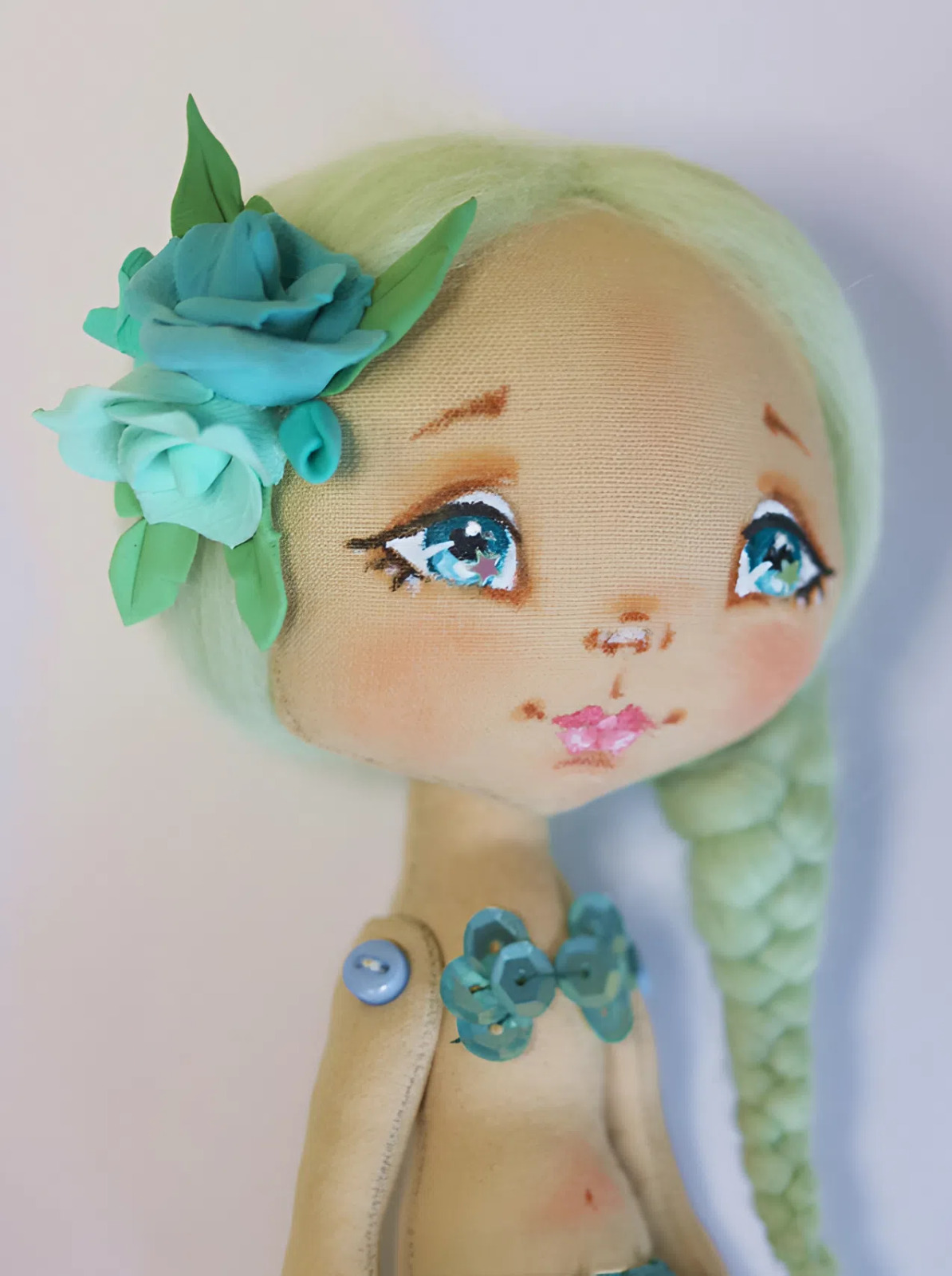 Казкова міні-лялька русалка з розкішним хвостом з паєток - ідеальний подарунок для маленьких мрійниць