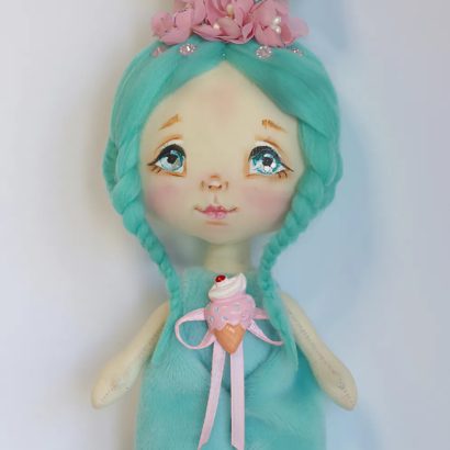 Лялька зайка з бірюзовим волоссям у плюш комбінезоні