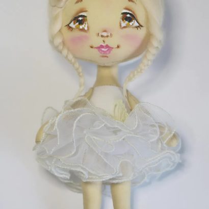 Новорічна текстильна лялька сувенірна у пишній сукні