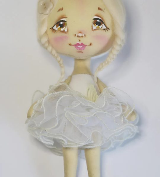 Новорічна текстильна лялька сувенірна у пишній сукні