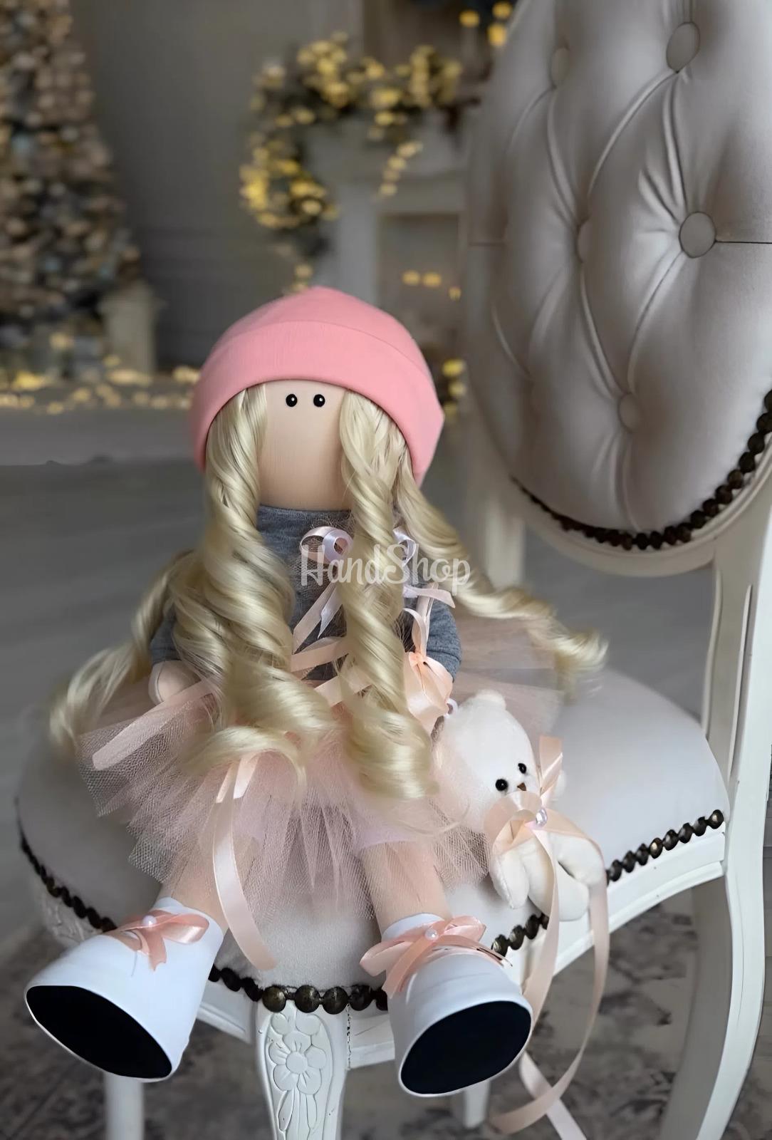 Велика інтер’єрна лялька з довгим кудрявим білявим волоссям Велика інтер’єрна лялька з довгим кудрявим білявим волоссям