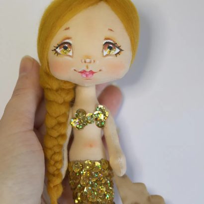 Новорічна сувенірна лялька русалочка з короною