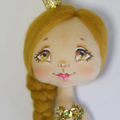 Новорічна сувенірна лялька русалочка з короною 2026