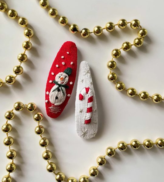 Різдвяні заколки сніговик льодяник, ручна вишивка 2 шт!