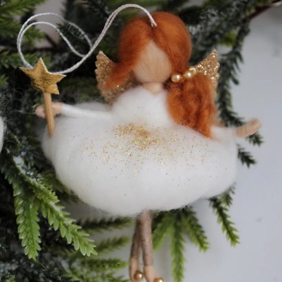 Новорічна руда лялька підвіска ангел з вовни на ниточці