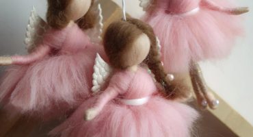 Маленька казка на гілці: чому авторська валяна лялька-янголятко балерина стає особливою прикрасою ялинки Маленька казка на гілці: чому авторська валяна лялька-янголятко балерина стає особливою прикрасою ялинки