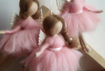 Маленька казка на гілці: чому авторська валяна лялька-янголятко балерина стає особливою прикрасою ялинки