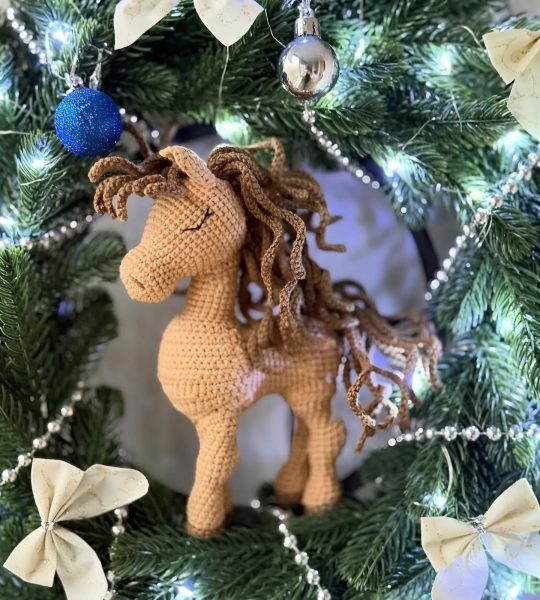 Авторська іграшка символ 2026 року в'язаний коник сувенір