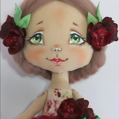 Сувенірна маленька лялька текстильна україночка з квітами