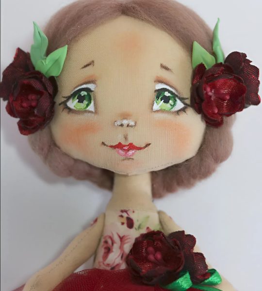 Сувенірна маленька лялька текстильна україночка з квітами